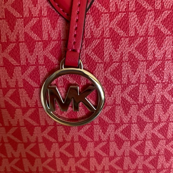 Michael Kors Rasberry Large tote Bag - Picture 3 of 8